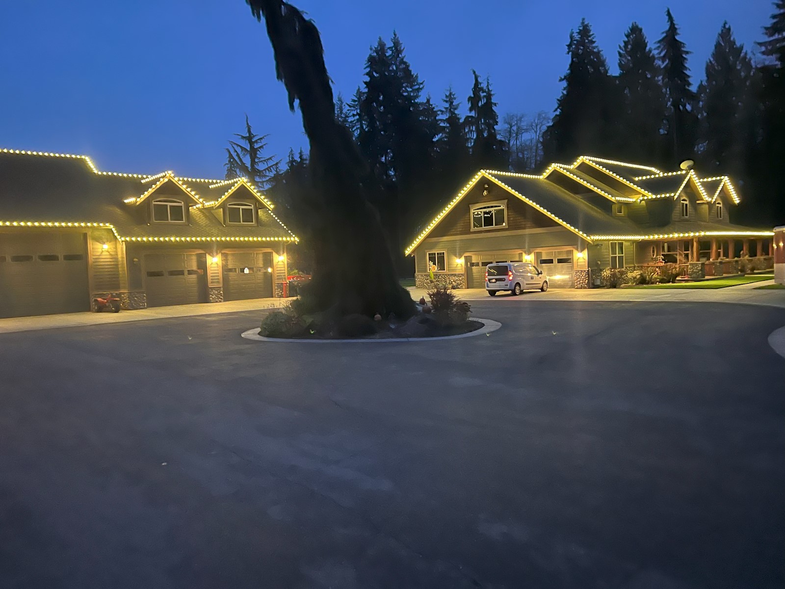 Holiday Decorating and Christmas Light Installation in Everett, Washington